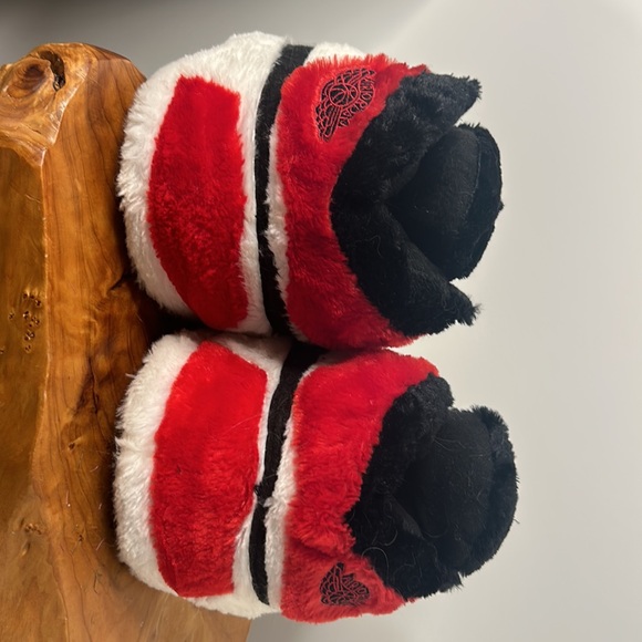 These are Jordan 1’s fuzzy, cozy, house shoes for the sneaker head in you. - Picture 3 of 10